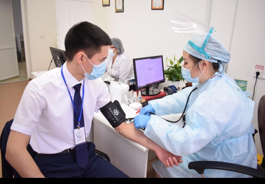 Атырауда бір күнде 135 адам вакцина салдырды