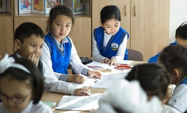 Неге ақылы мектептердің бәсі басым?