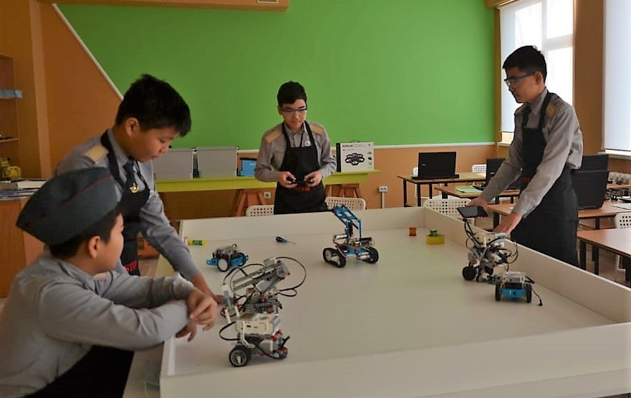 Атырауда робот құрастыратын жасөспірімдер көбейді