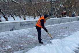 Сотталғандар көше тазалайды