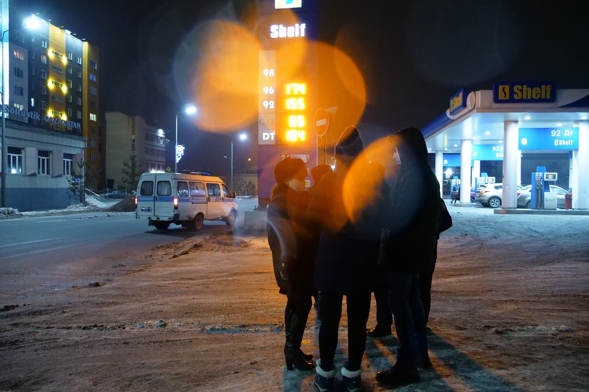 Түнгі мезгілде көше кезген жасөспірімдер ұсталды