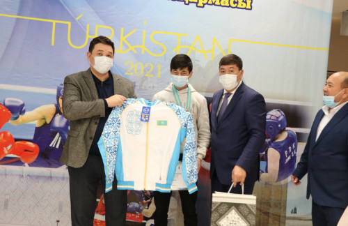 Түркістанда жас боксшыларға құрмет көрсетілді