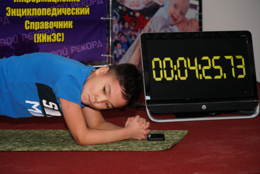 Қостанайда 8 жасар бала әлемдік рекордты жаңартты