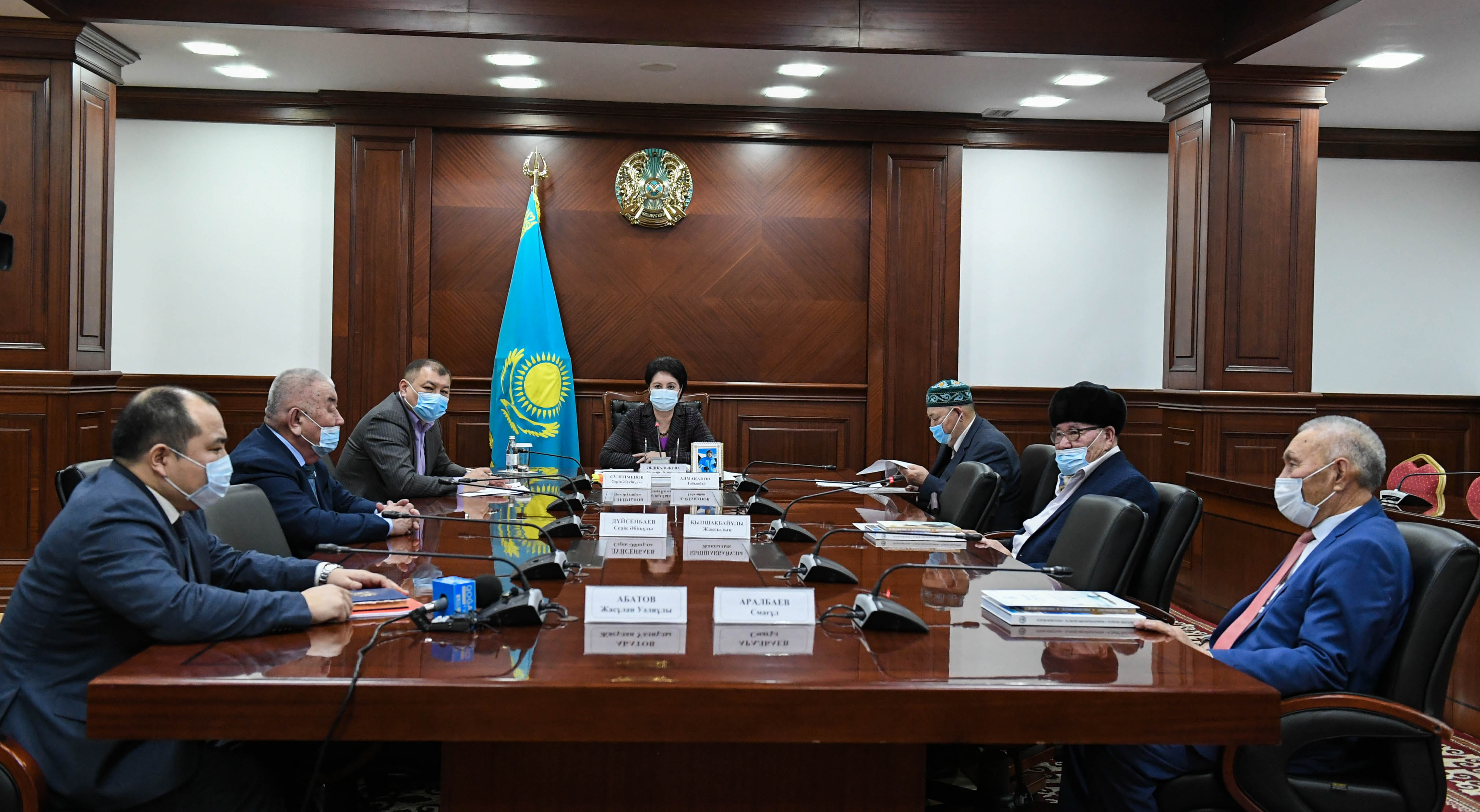 Гүлшара Әбдіқалықова ардагерлермен кездесті