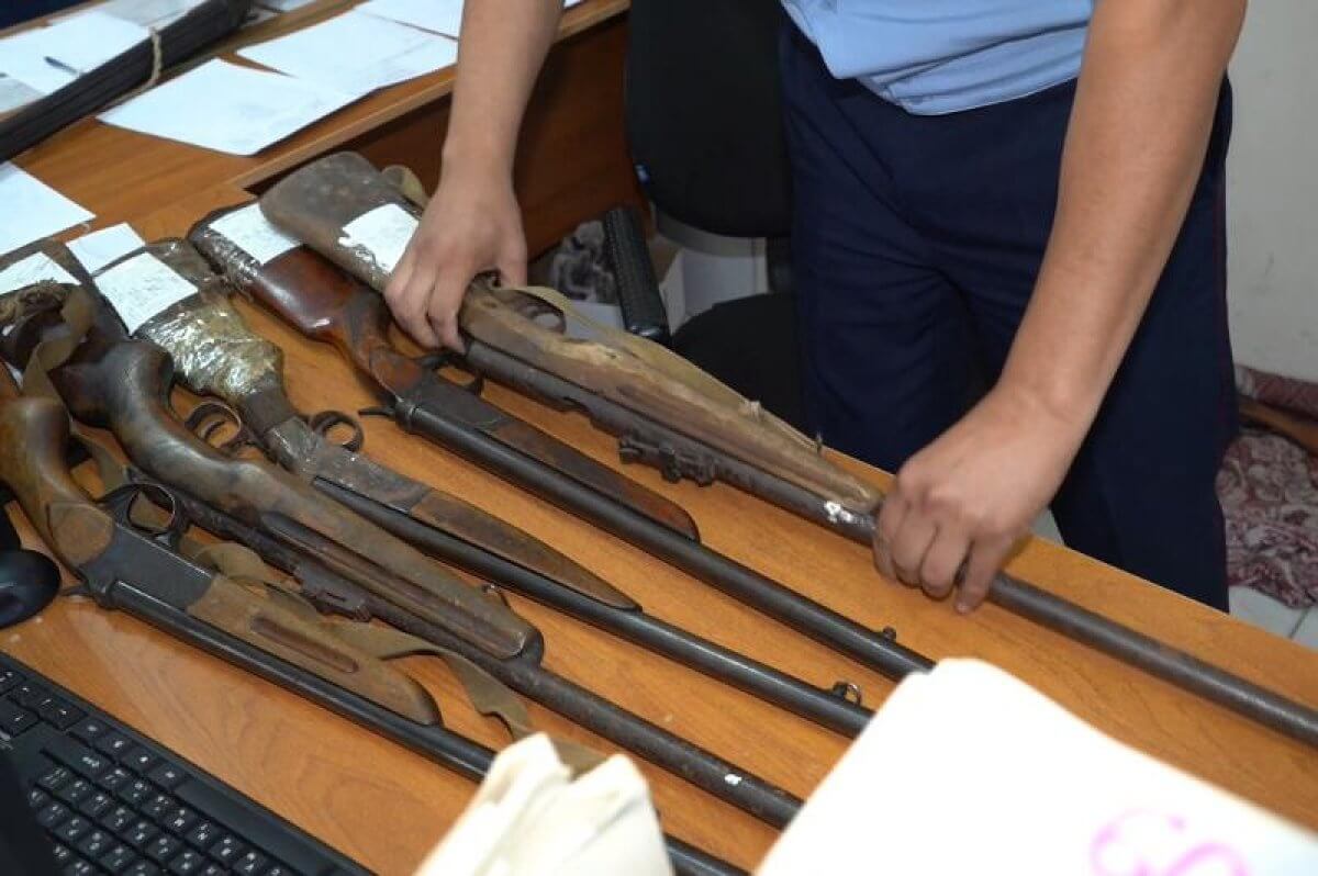 Бір адамнан бес мылтық шықты