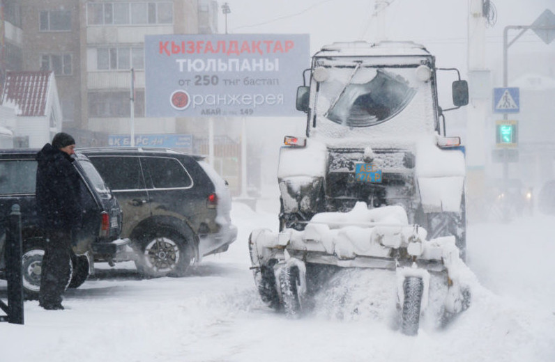 Қарлы боран: Қостанайда автобустардың жүру кестесі қысқарды