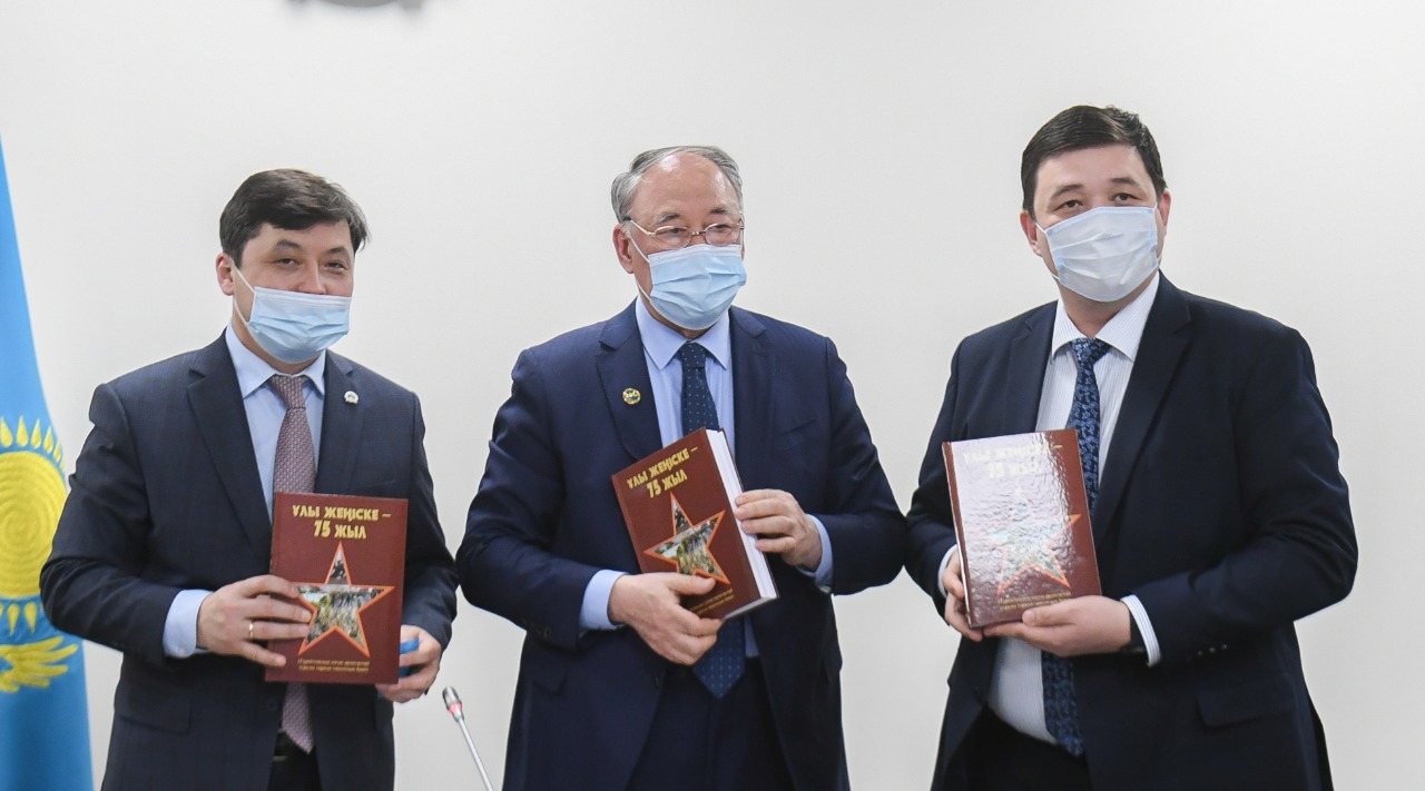 Түркістанда «Ұлы Жеңіске – 75 жыл» кітабының тұсауы кесілді