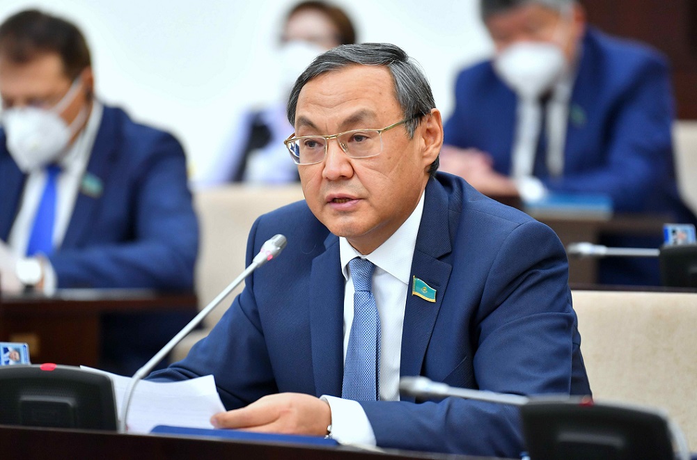 Сенатор Күрішбаев сауда орталықтары үшін алдын-ала белгіленген бағалардың дұрыстығына  күмәнданады