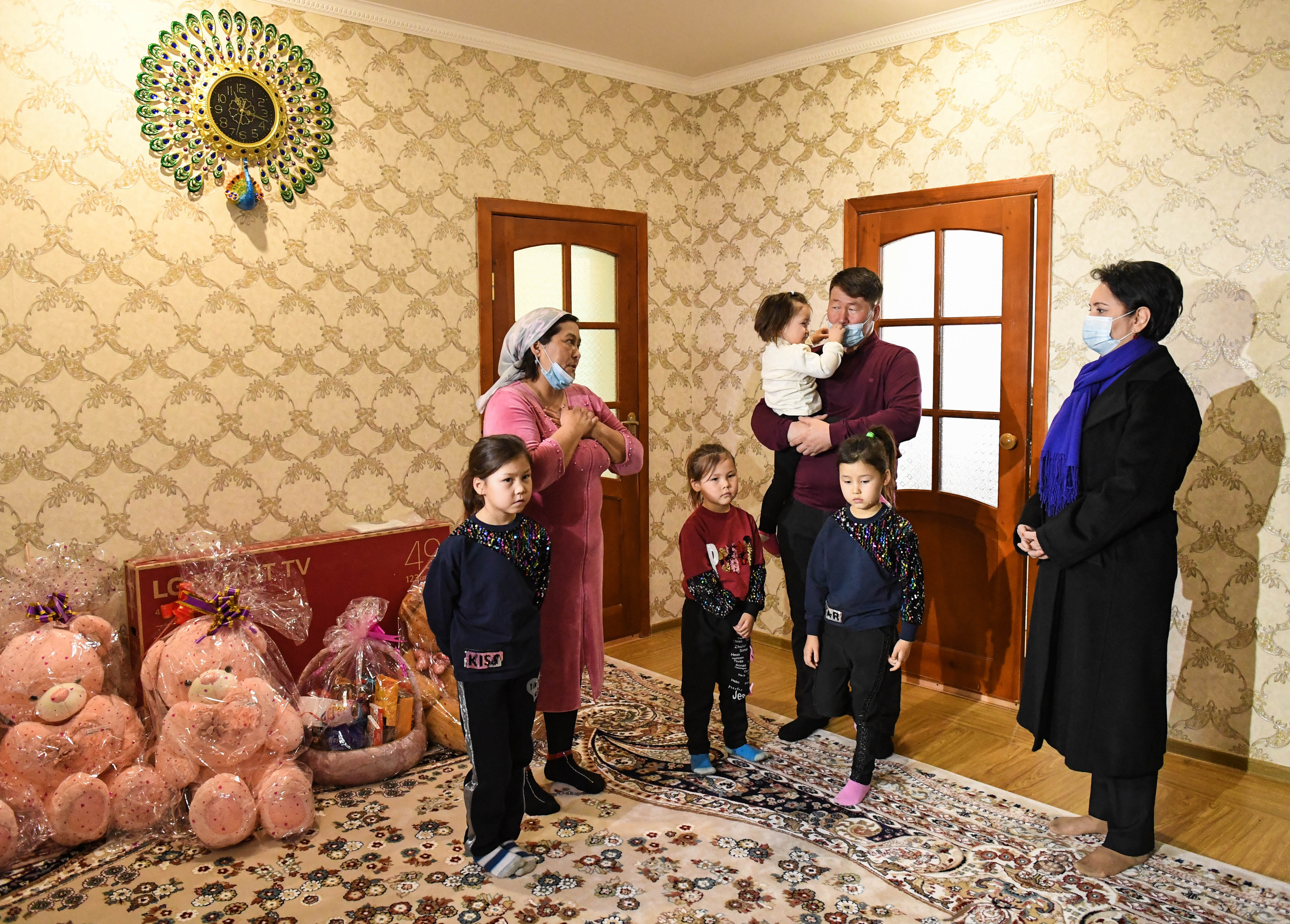 Қызылорда облысының әкімі өрт салдарынан зардап шеккен Текебаевтар отбасына барды