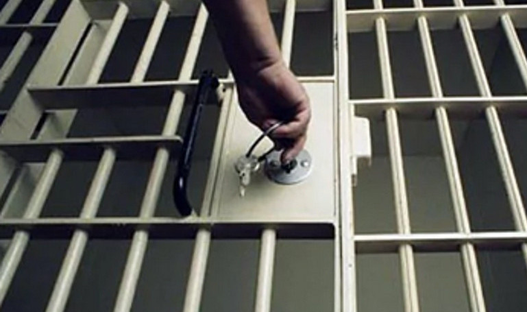 Атырауда 27 жастағы жігіт бірнеше жерге есірткі жасырған