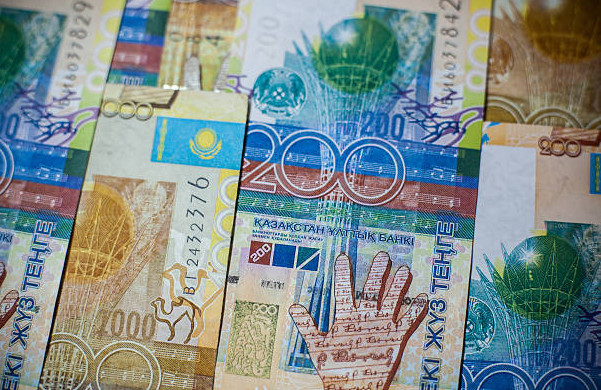Теңгенің әлсіреуіне не әсер етті?