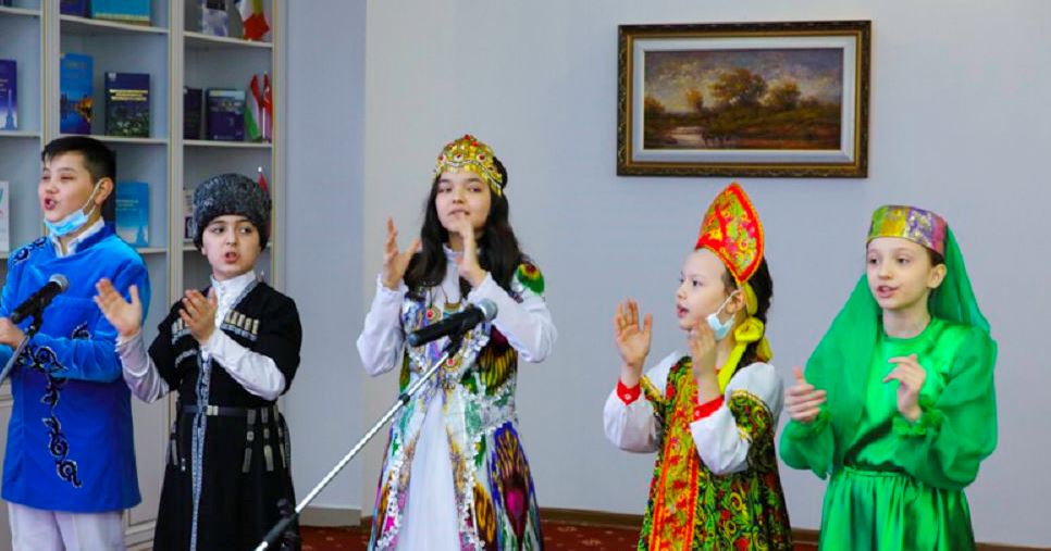 Шығармашыл балаларды  қолдайды