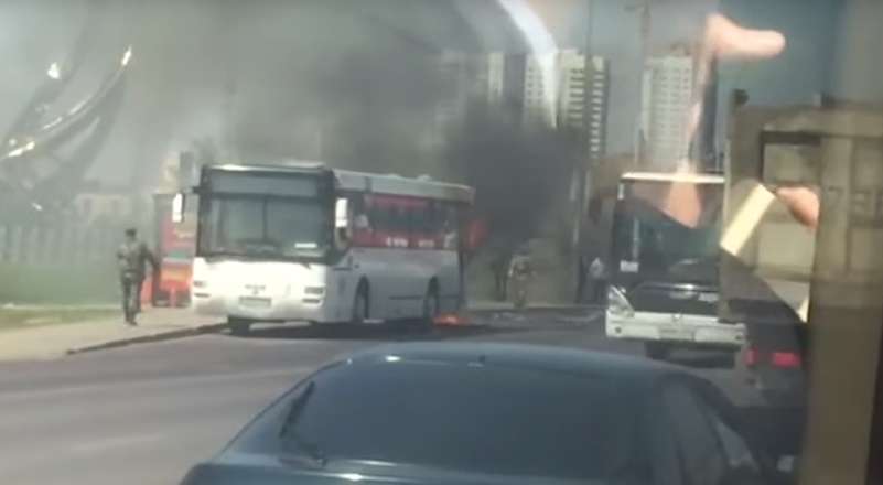 Теңіз кенішінде 5 автобус отқа оранды