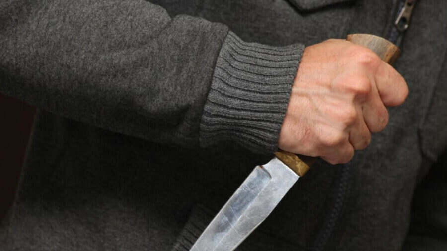 Атырауда шағын несие кеңсесінен 400 мың теңгені тонап кетті