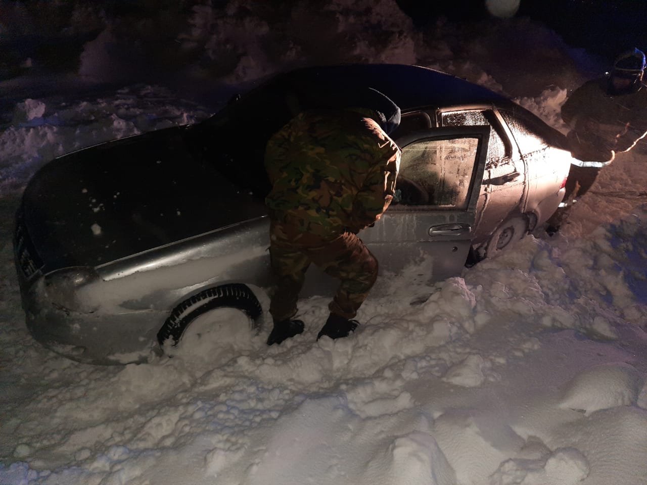 Батыс Қазақстанда 5 жүк көлігі жол жиегіне түсіп кетті