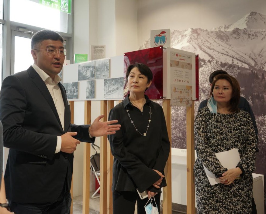 «Алма + ты» жас кәсіби суретшілер көрмесі ашылды