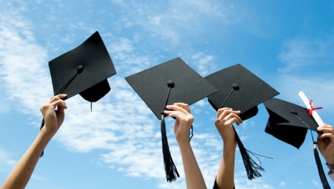 Жоғары оқу орындары неліктен жабылады?