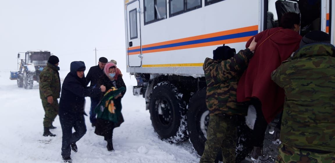 Түркістан облысында қар құрсауынан 33 адам құтқарылды