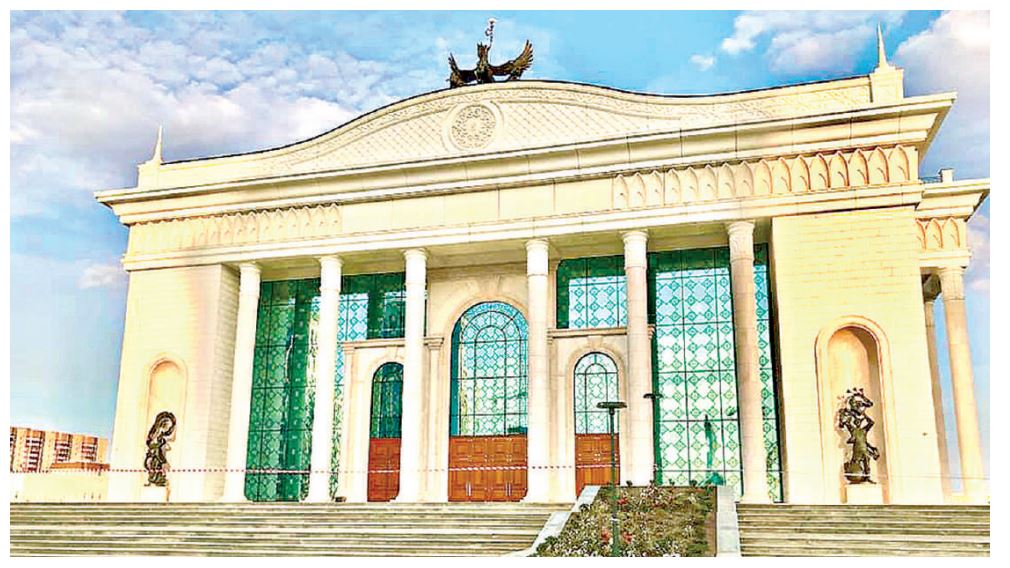 Сахна саңлақтарды сүйеді