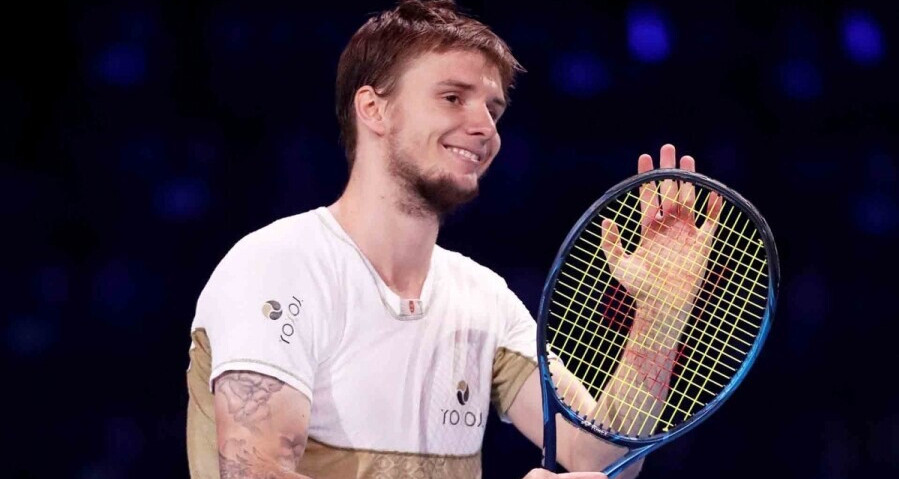 Александр Бублик ширек финалға шықты