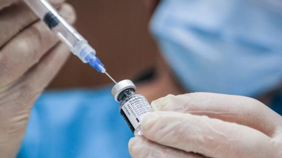 Шығыс Қазақстанда жоғары оқу орнының қызметкерлері екпе салдырып жатыр