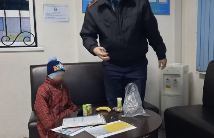 Масаң жүргізуші өзін ғана емес төрт жасар ұлын қауіпке ұрындырды