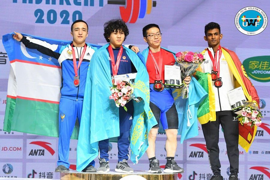 Азия чемпионатын табысты бастады