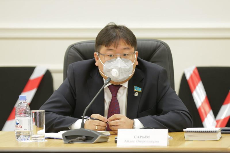 Жерді жекеменшікке беру мәселесін түбегейлі шешу өте қиын - Айдос Сарым