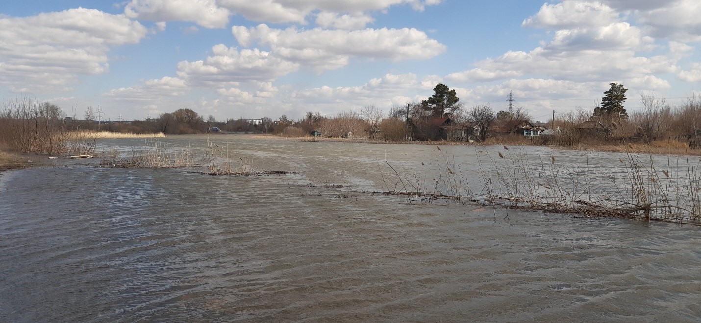 Есіл тасып барады жардан асып...