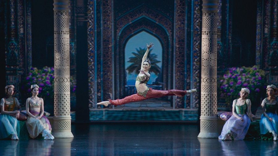 Бас шаһардағы балет шеруі