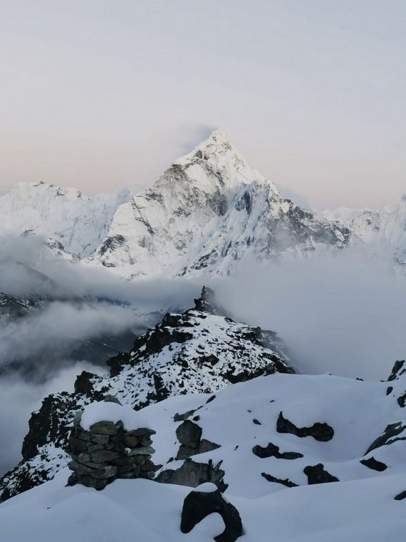 Лобуче шыңын бағындырды