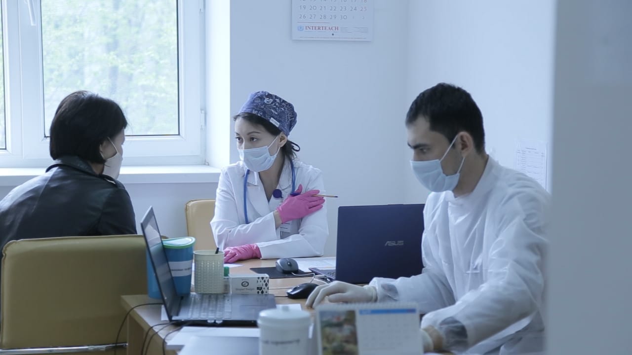 Теңіз кенішінде 10 мыңнан астам адам вакцина салдырды