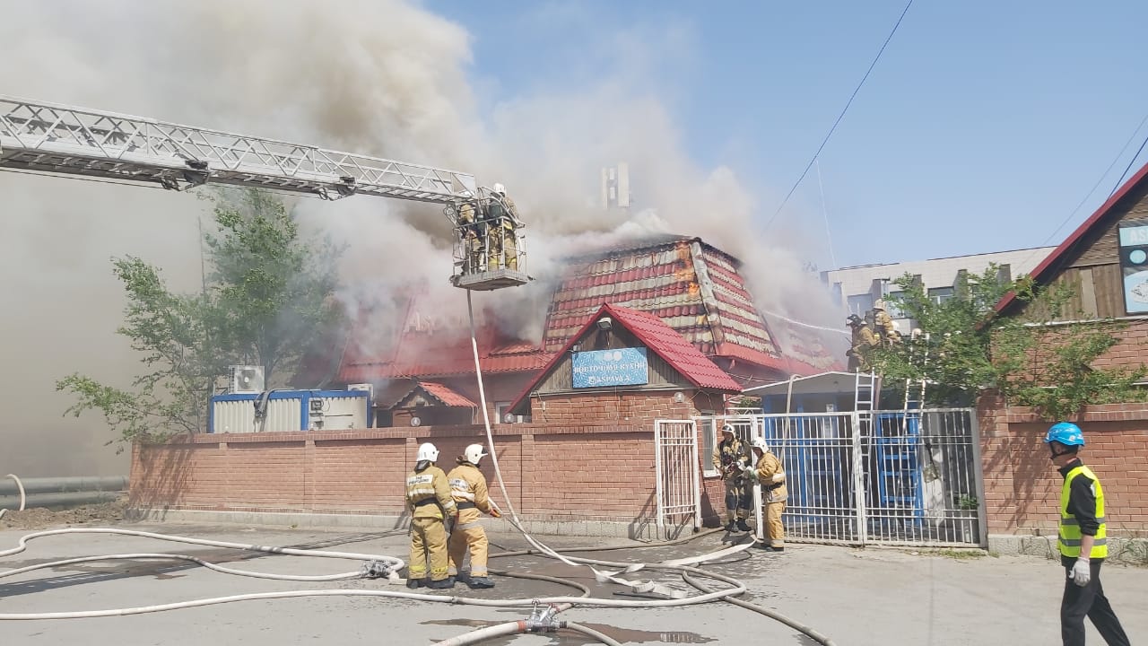 Атырауда мейрамхана отқа оранды