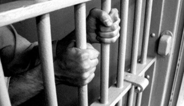 Атырау тұрғыны анасын ұрғаны үшін қамауға алынды