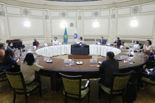 Киносыншыларды ынтымақтастыққа шақырды