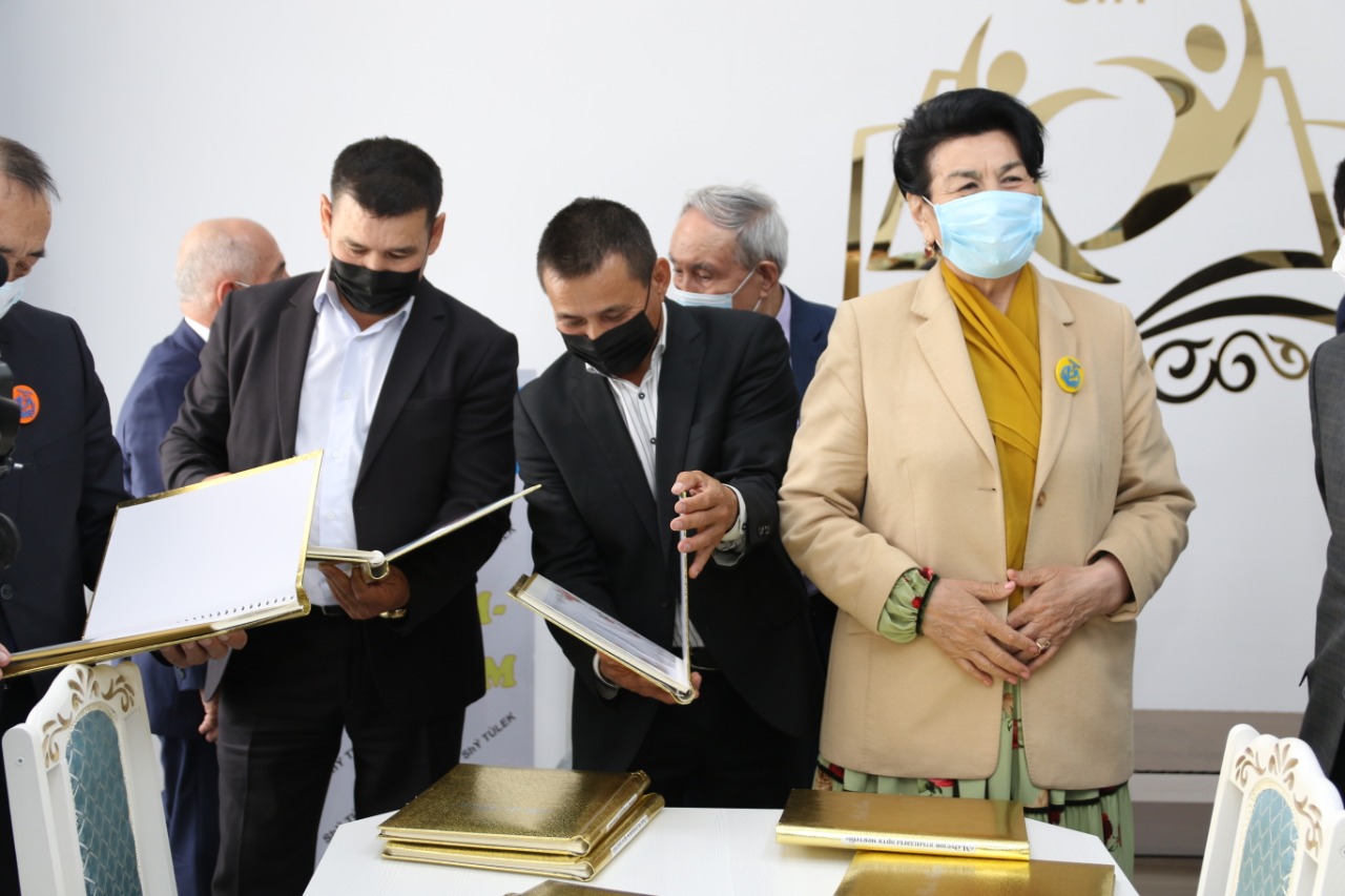 Шу ауданының түлектері ауылға қолдау көрсетті