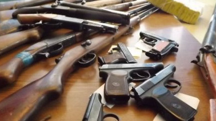 Атыраулық тұрғын атасының ескі қаруын полицияға тапсырды