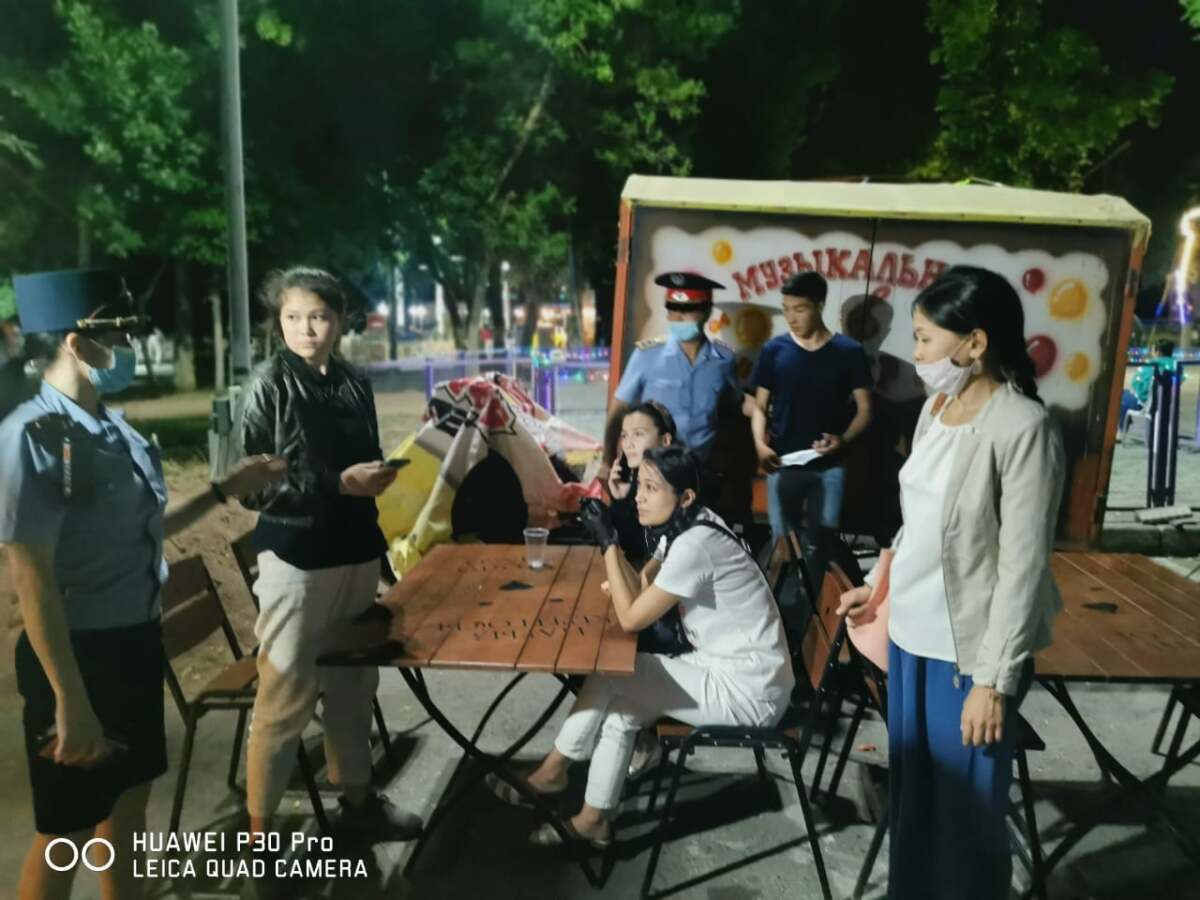 72 жеткіншек соңғы қоңыраудан соң полицияға жеткізілді