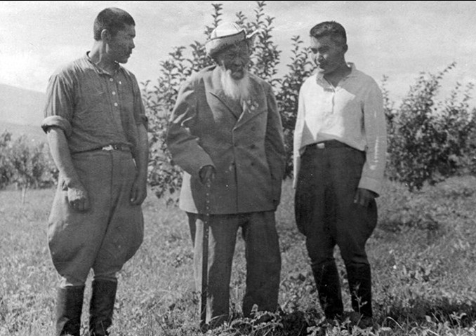 Жыр алыбының әдеби хатшысы