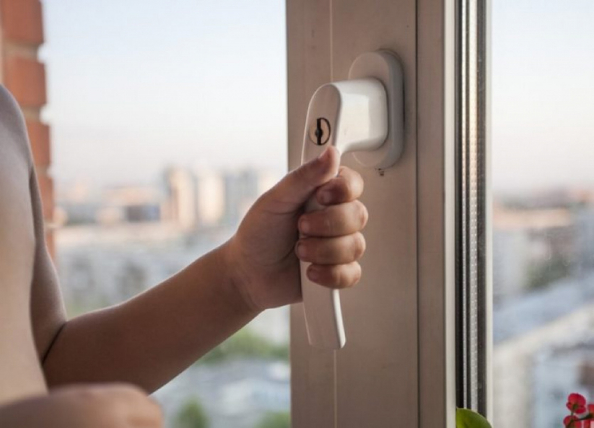 Атырауда 3-қабаттан құлаған бала жансақтау бөлімінде жатыр