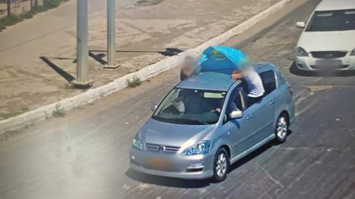 Құлсарыда көлік терезесінен денесін шығарғандарға айыппұл салынды