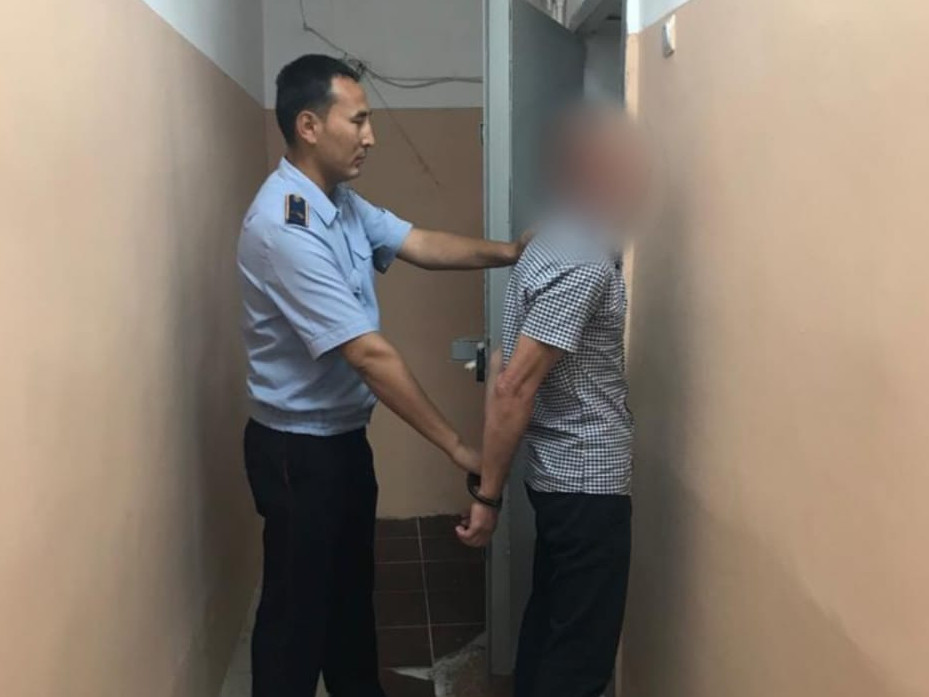 Атырауда шетелдік бойжеткеннің 3 100 долларын ұрлаған күдікті қамалды