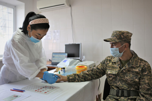 Атырауда әскерилер 40 литр қан тапсырды