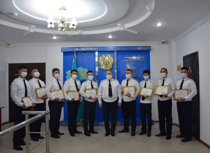 Адамдарды қауіптен құтқарған полицейлер марапатталды