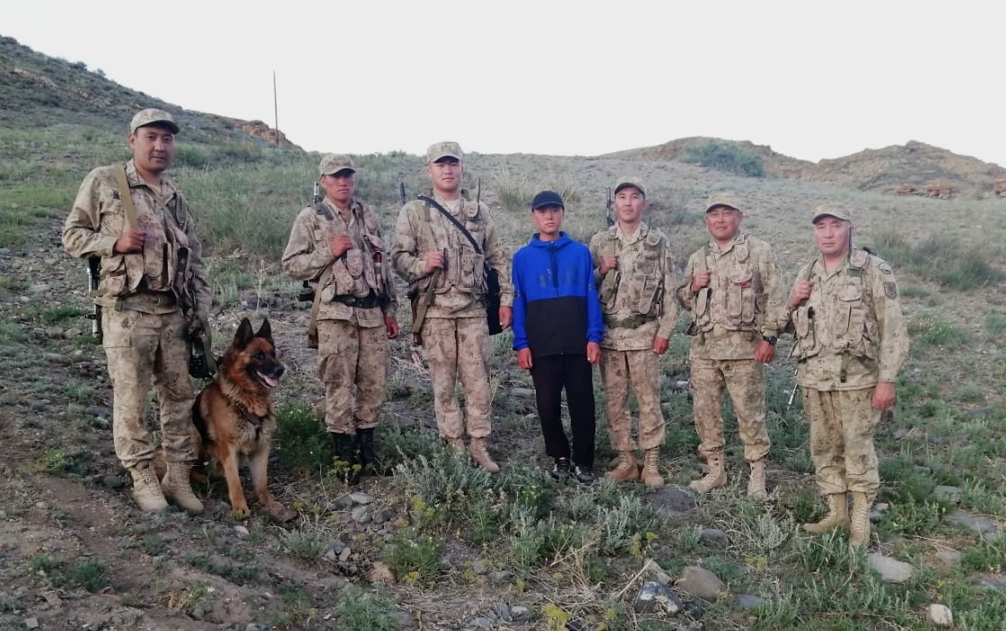 Шекарашылар жоғалған баланы тауып берді