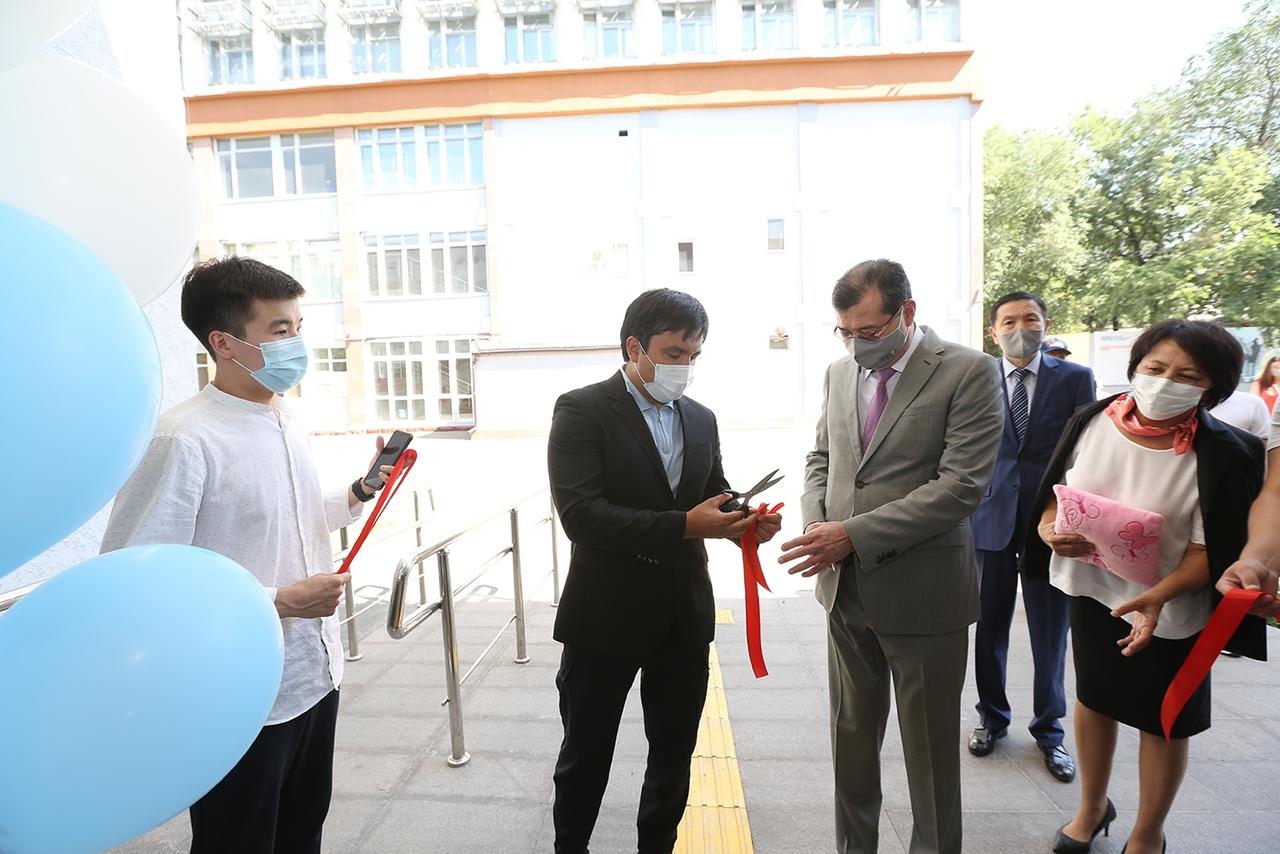 Алматыда мейрамхана-қонақ үй қызметкелері  мен кондитерлер даярлайтын орталық ашылды