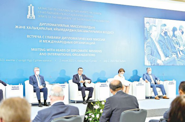 Дипломатиялық корпус өкілдерімен кездесті