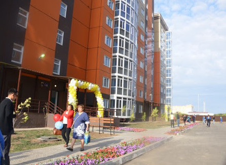 Апатты үйден жаңа пәтерге көшті