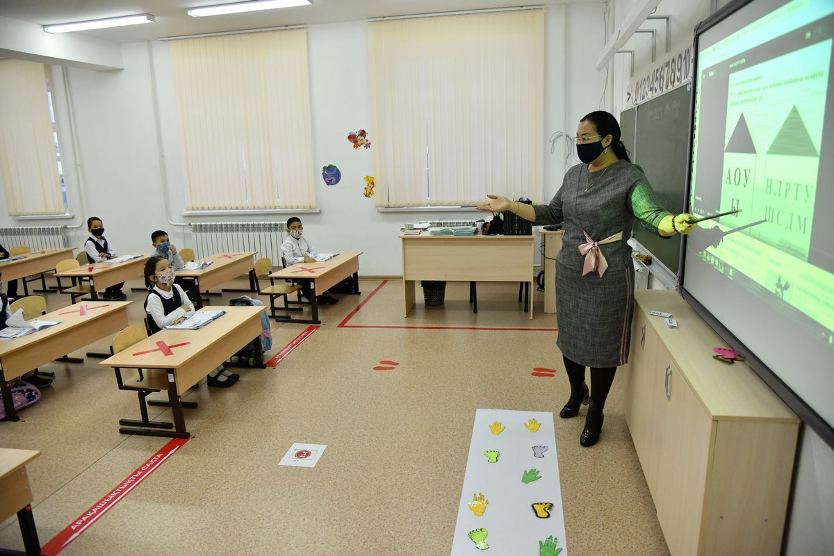 Жасанды интеллект  мұғалімді алмастыра ала ма?