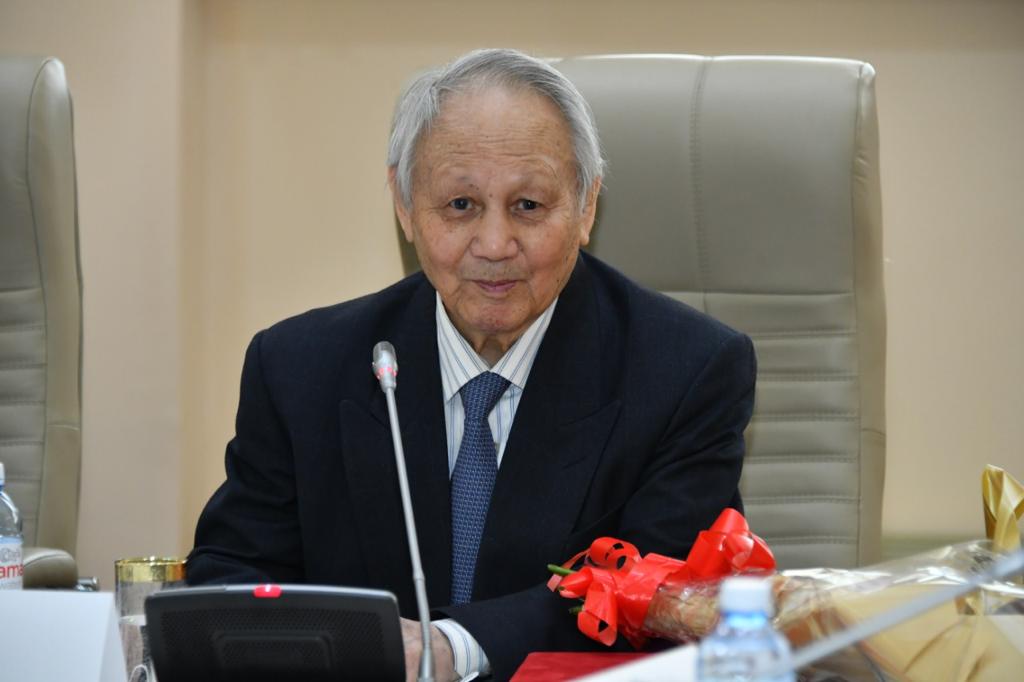 Атаулардың астарын ашқан абыз